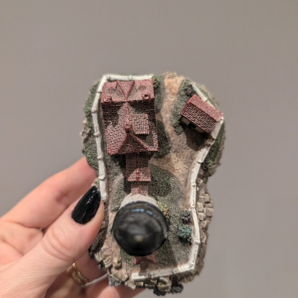 Small Resin Handcrafted Lighthouse Figurine - Picture 5 of 5